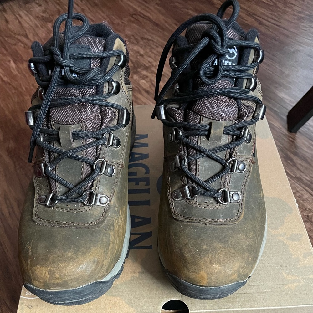 Magellan outdoors women shoes size 7.5